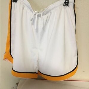 UNDER ARMOUR WOMEN’S HEAT GEAR SHORT